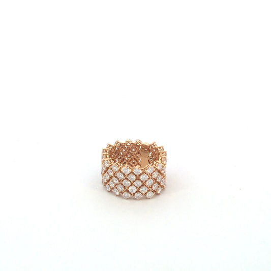 Yellow gold ring with diamond details